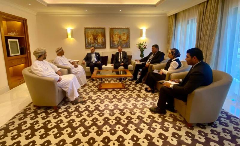 لتعزيز التعاون مع عمان.. وزير السياحة والآثار يعقد عددا من اللقاءات المهنية