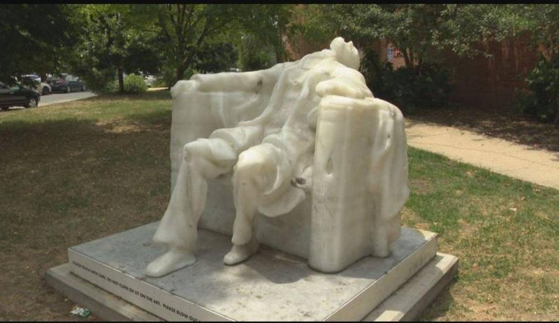 موجات الحر تدمر تمثال الرئيس الأمريكي الأسبق لينكولن