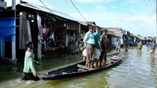 مقتل 8 أفراد وتضرر مليوني شخص في فيضانات في بنجلاديش