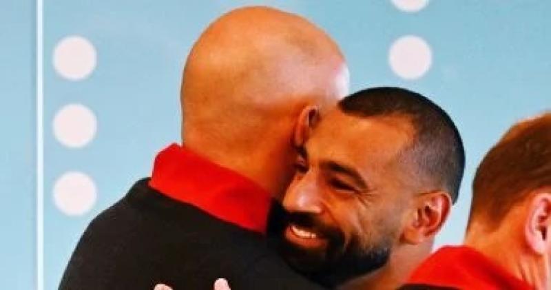 آرني سلوت يستقبل محمد صلاح بحرارة في أول لقاء بعد عودته إلى ليفربول.