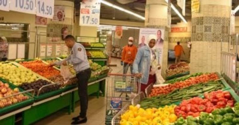 استقرار أسعار السلع والخضراوات والفاكهة بمنافذ وزارة التموين.. التفاصيل